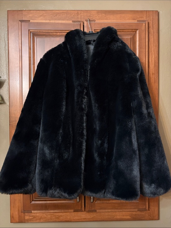T Tahari Jackets & Blazers - T Tahari Plush Faux Fur Coat-Black size M front pockets, 3 eye hooks and collar